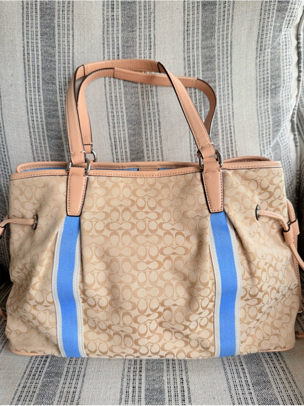 Coach Beige Signature Canvas Tote with Blue Stripe and Original Hang Tags - Picture 2 of 9